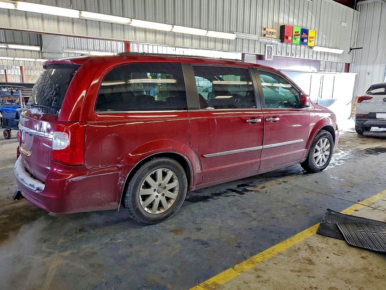 2015 Chrysler Town & Country Touring - Image 3