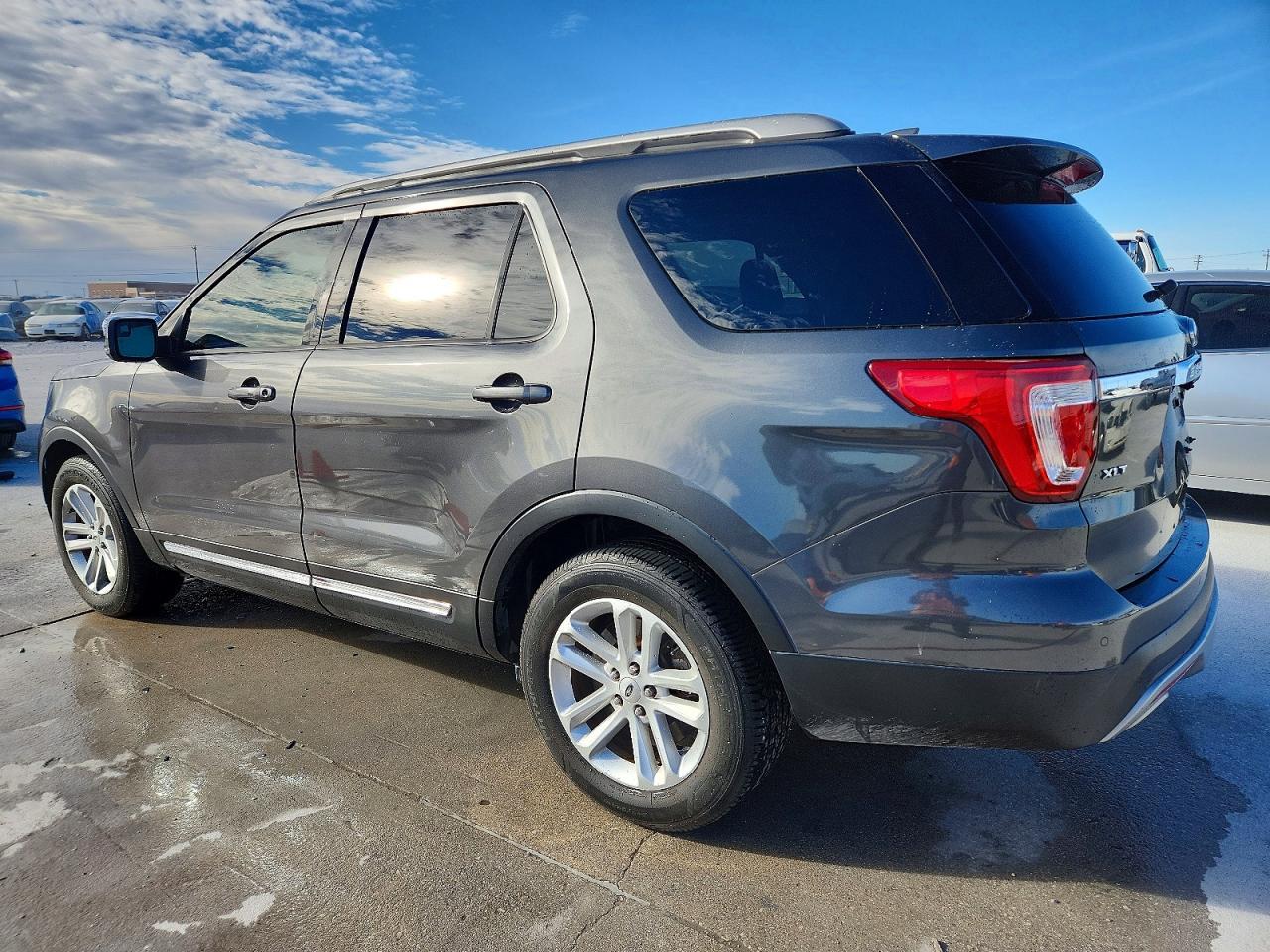 2017 Ford Explorer Xlt - Image 2