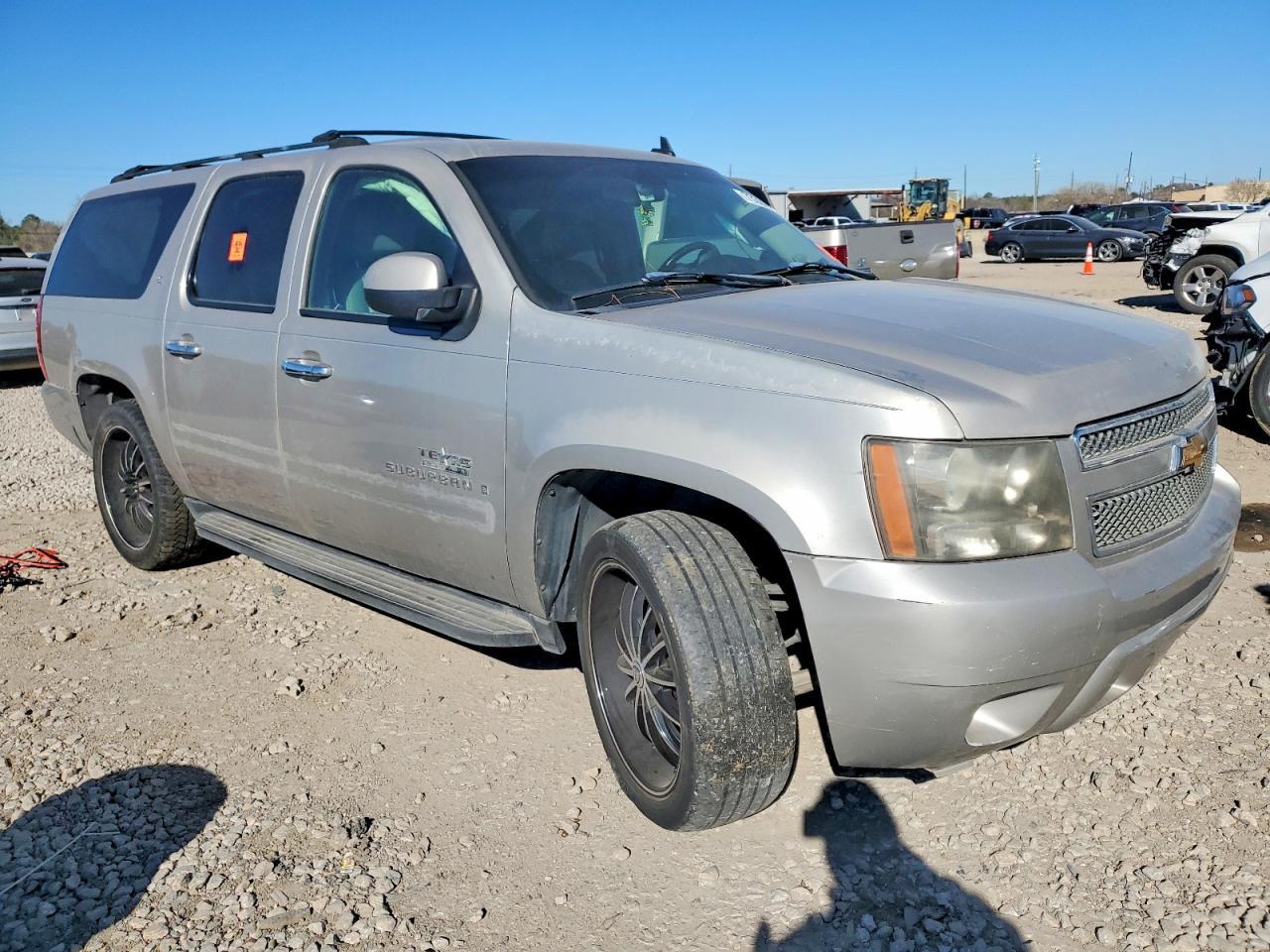 2007 Chevrolet Suburban C1500 - Image 4