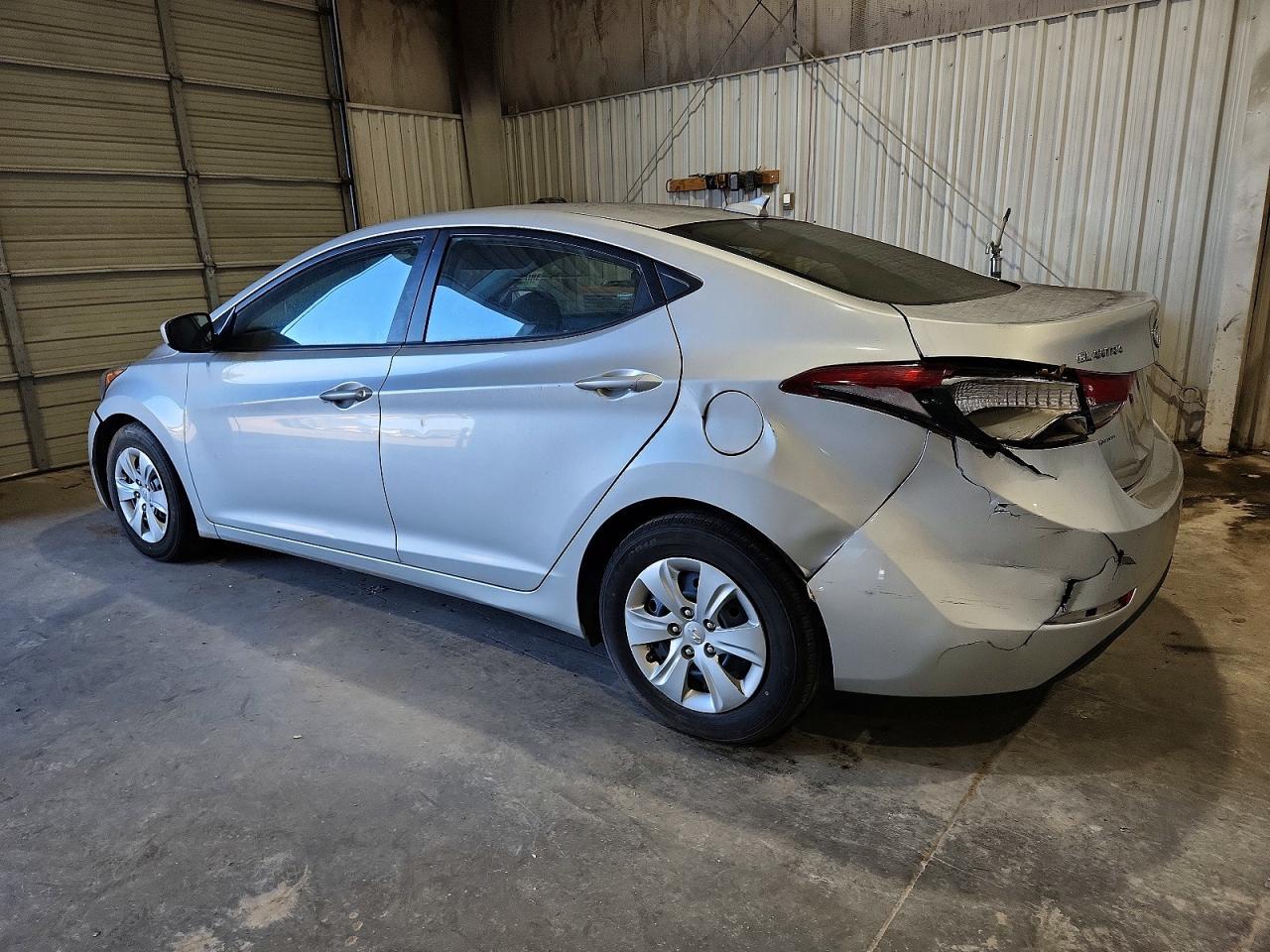 2016 Hyundai Elantra Se - Image 2
