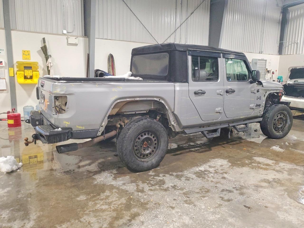 2021 Jeep Gladiator Sport - Фото 3