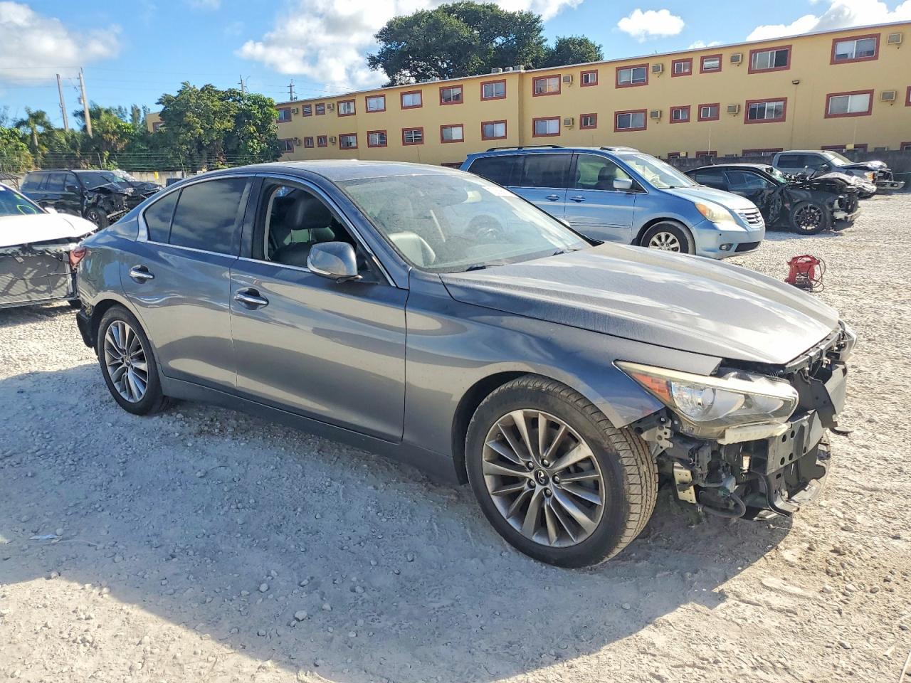 2018 Infiniti Q50 Luxe - Фото 4