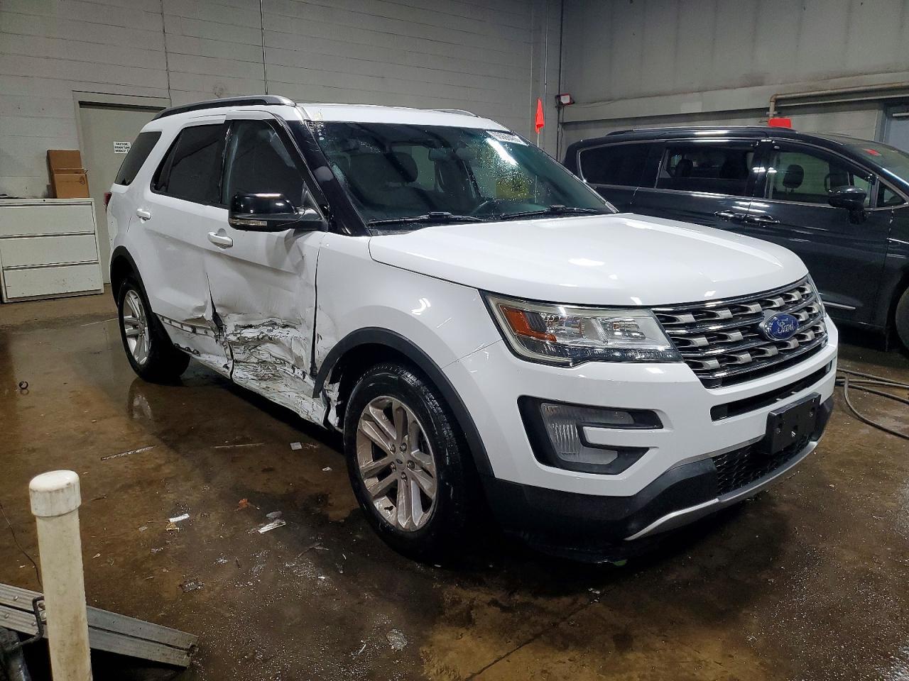 2017 Ford Explorer Xlt - Image 4