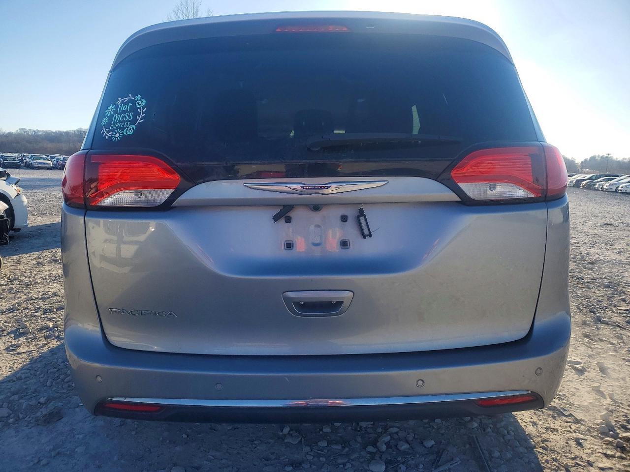 2018 Chrysler Pacifica Touring L - Image 6