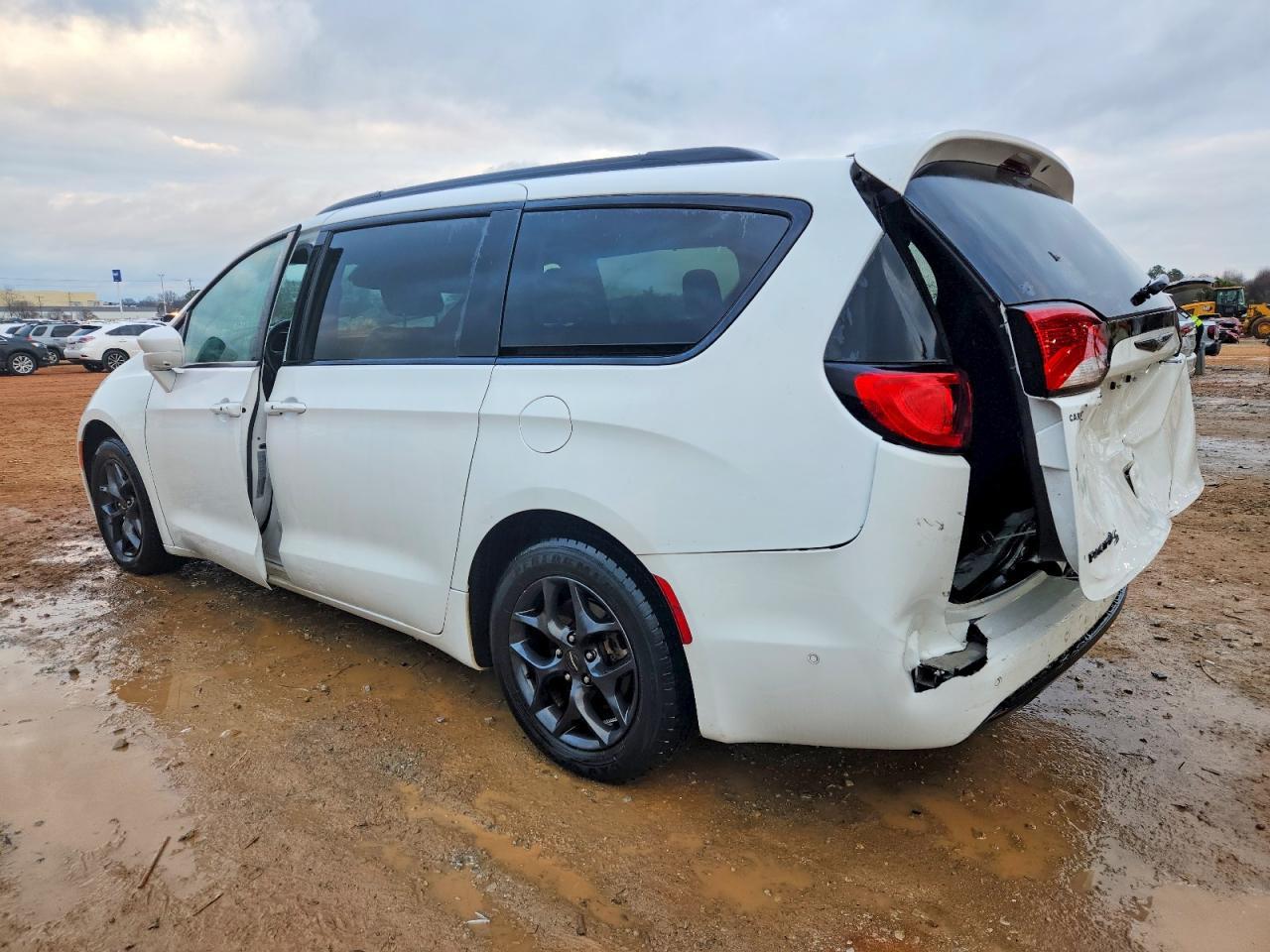 2019 Chrysler Pacifica Touring L - Image 2