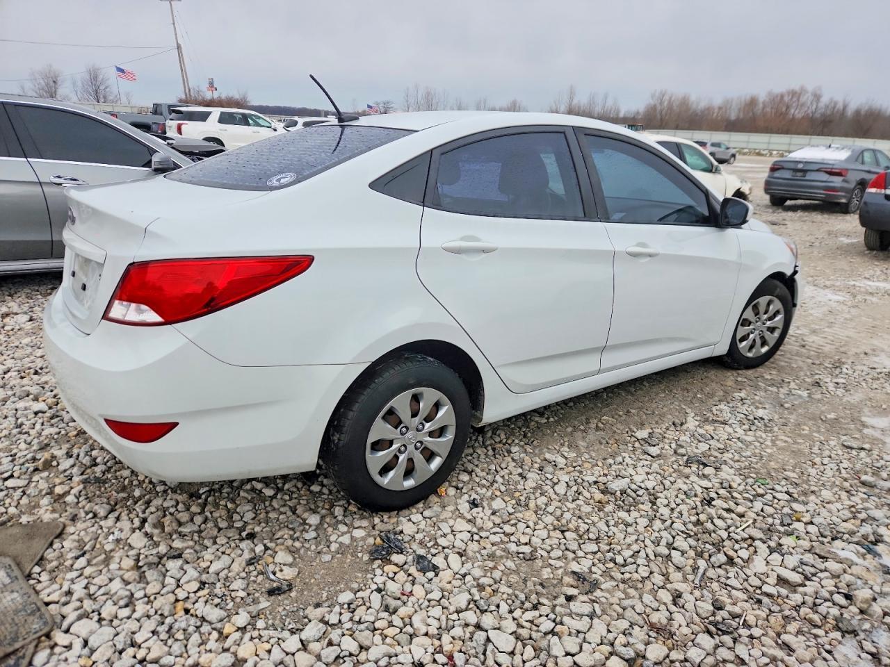 2017 Hyundai Accent Se - Image 3