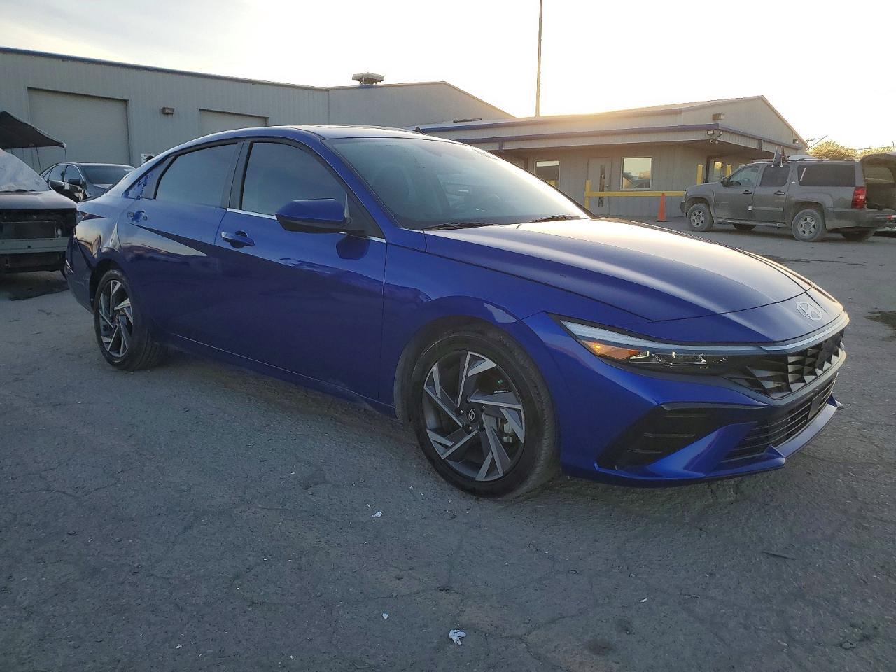 2025 Hyundai Elantra Sel - Image 4