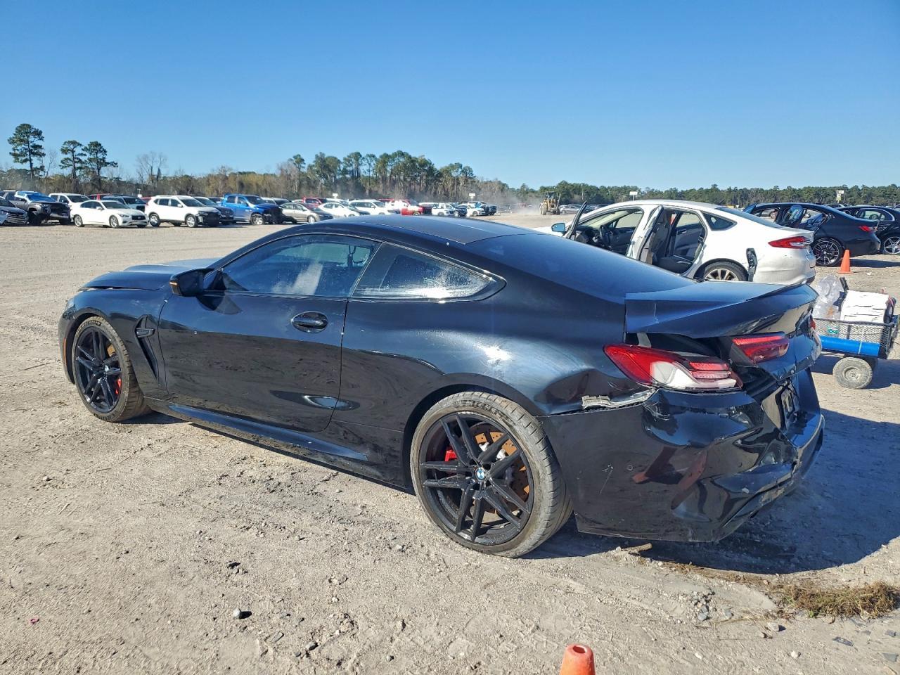 2024 BMW M8 - Фото 2