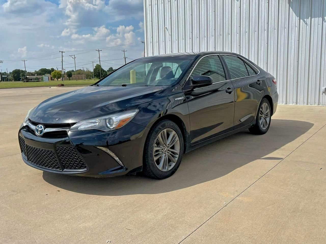 2015 Toyota Camry Hybrid - Image 2