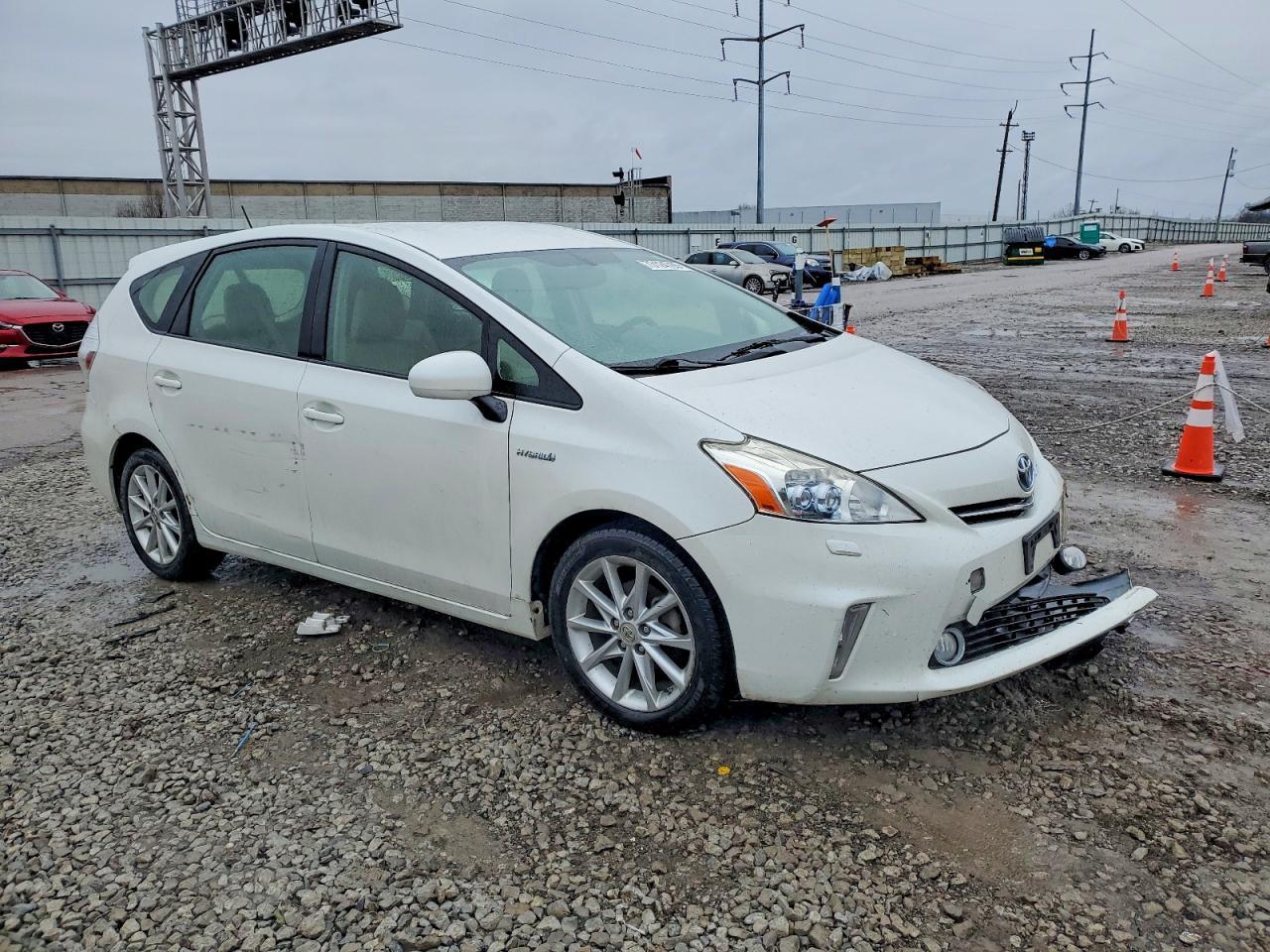 2013 Toyota Prius V - Image 4