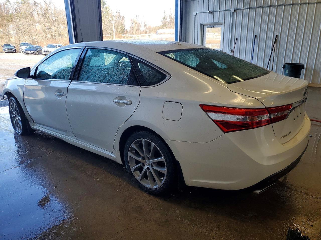 2015 Toyota Avalon Xle - Image 2