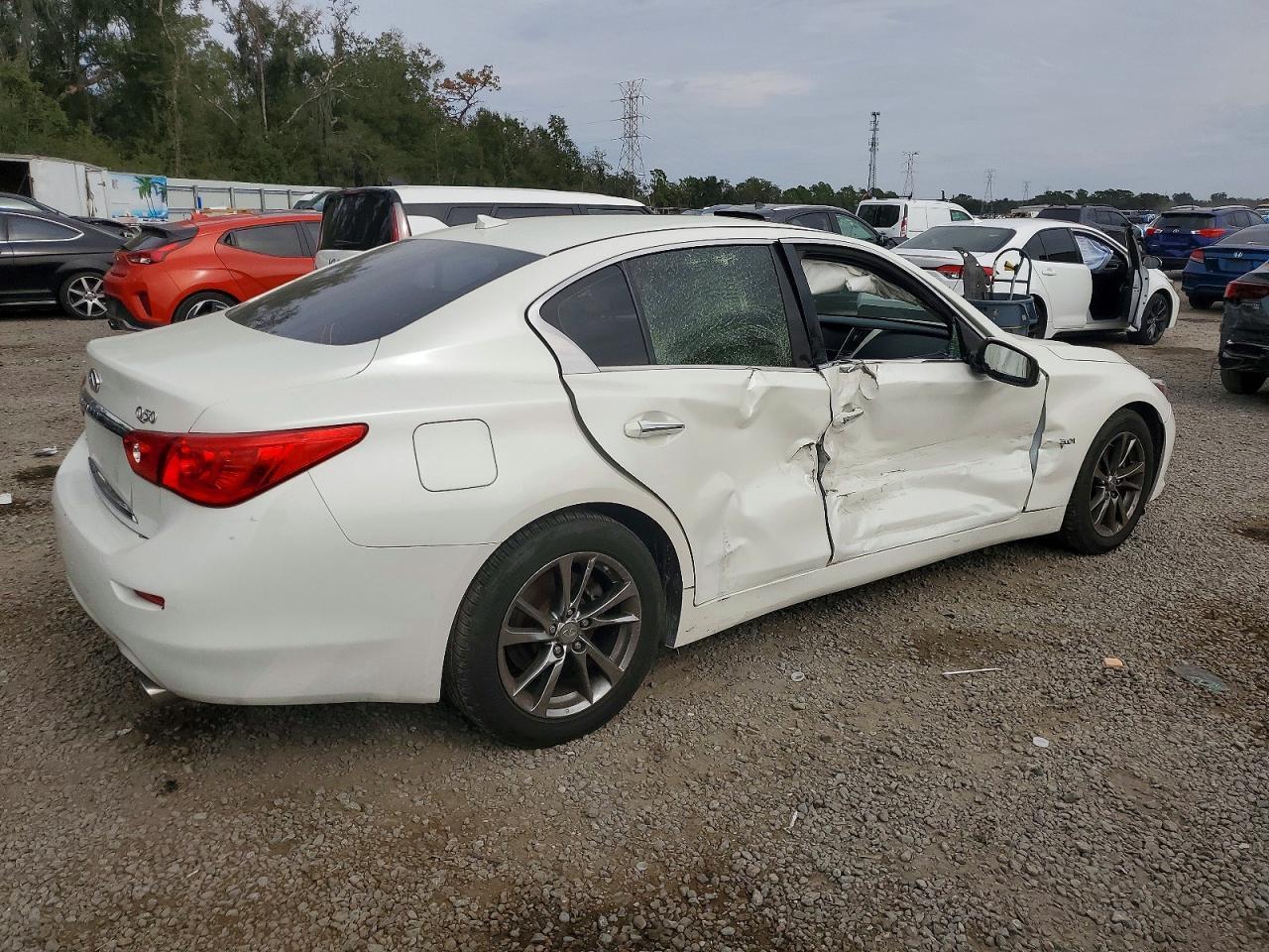 2017 Infiniti Q50 Premium - Image 3