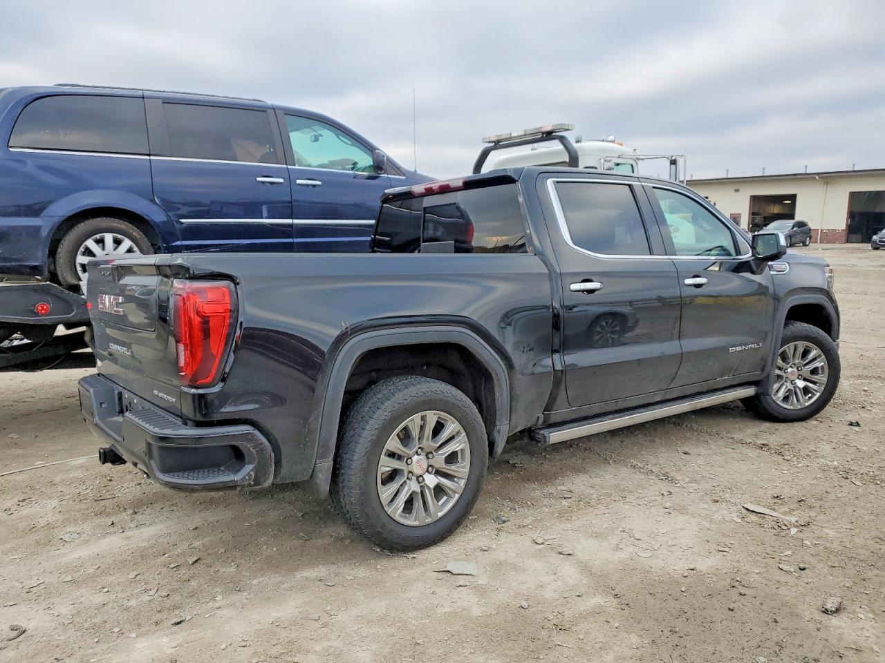 2023 GMC Sierra K1500 Denali - Image 3