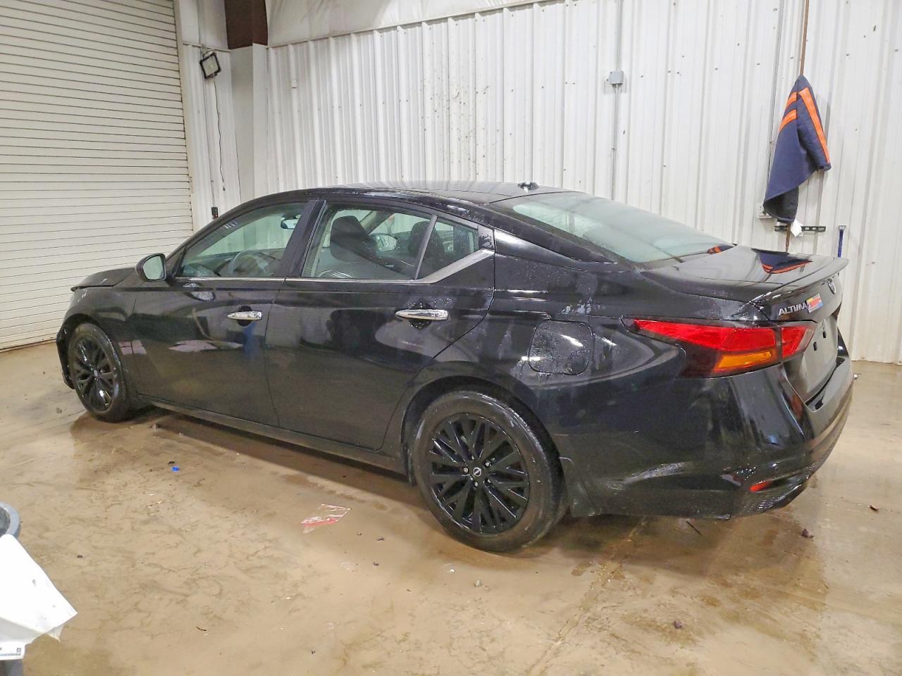 2025 Nissan Altima Sv - Image 2