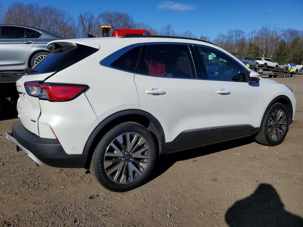 2020 Ford Escape Titanium - Фото 3