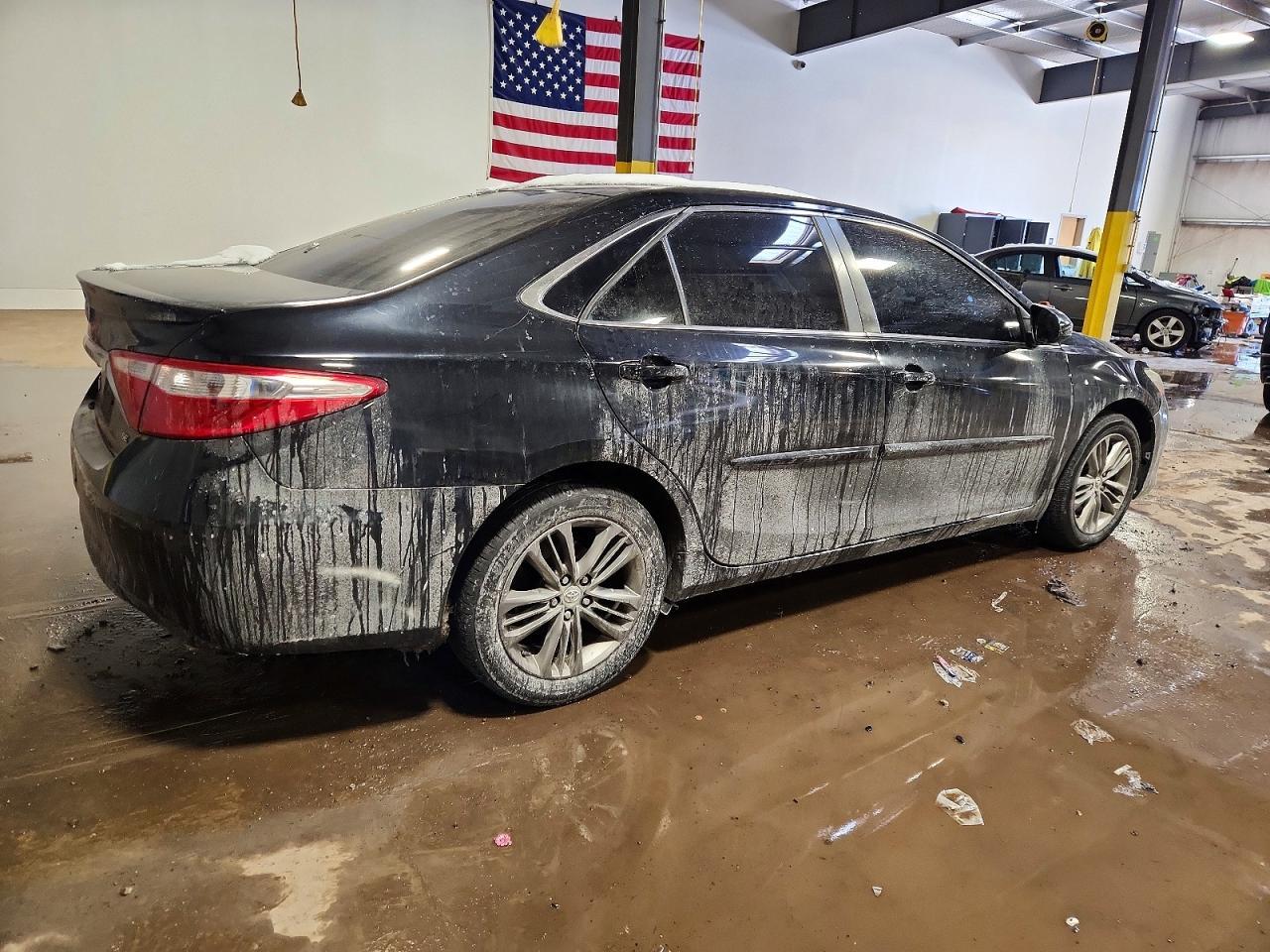 2016 Toyota Camry Le - Фото 3