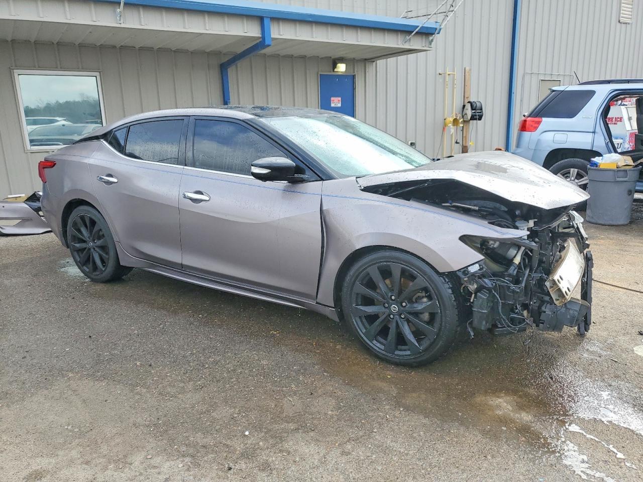 2017 Nissan Maxima Platinum - Image 4