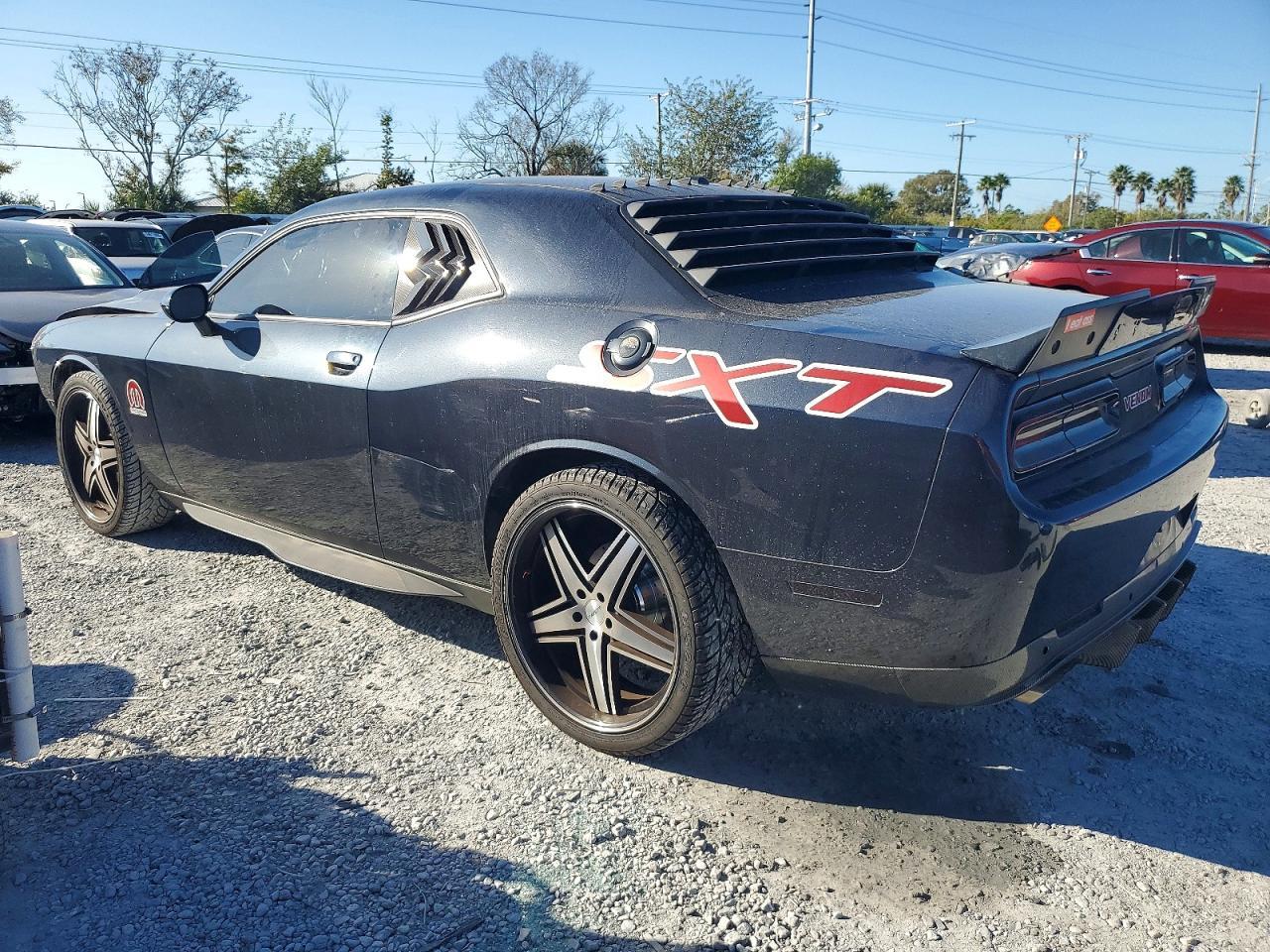 2018 Dodge Challenger Sxt - Image 2