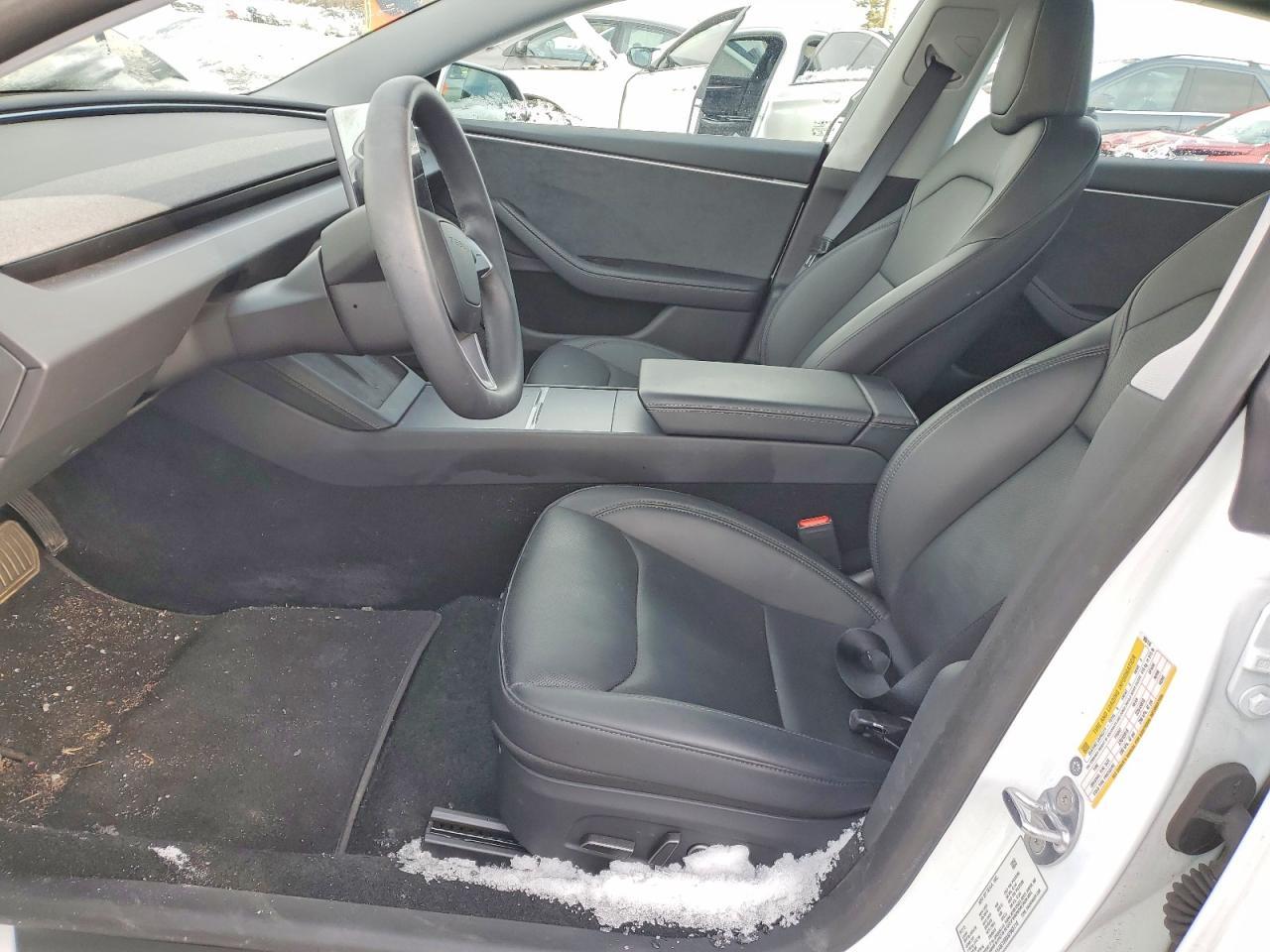 2025 Tesla Model 3 - Фото 7