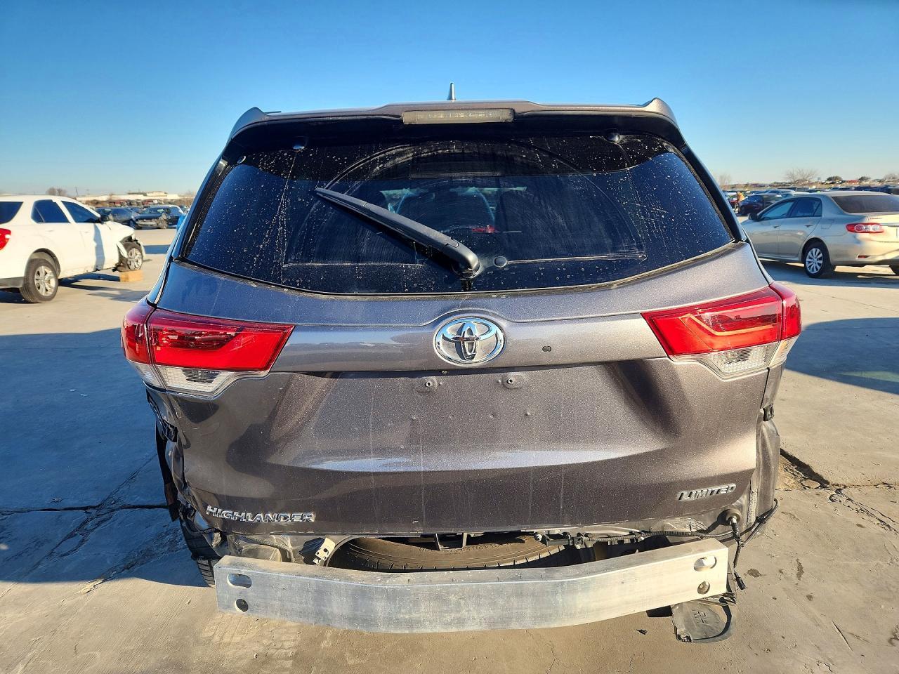 2019 Toyota Highlander Limited - Image 6
