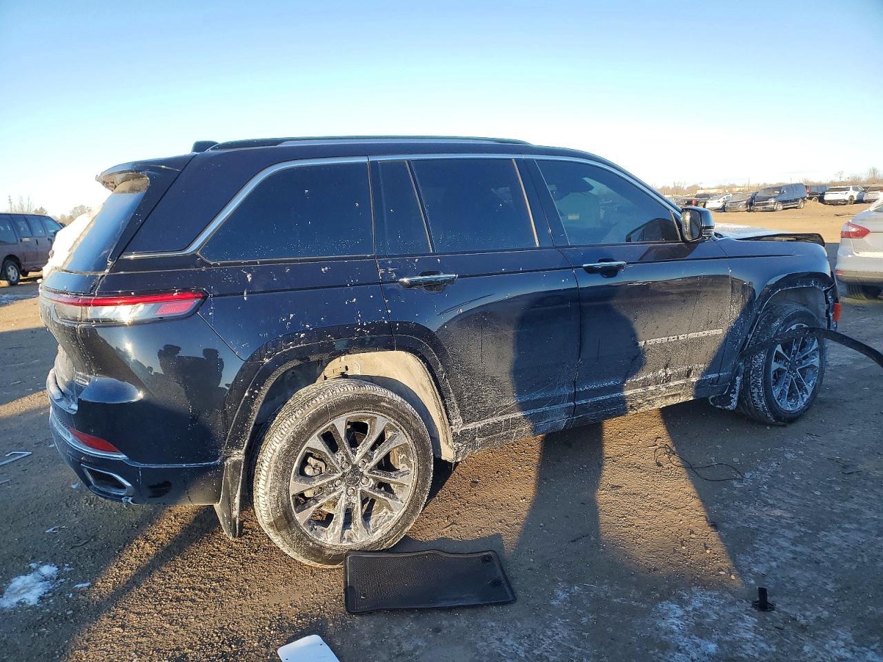 2022 Jeep Grand Cherokee Overland 4Xe - Image 3