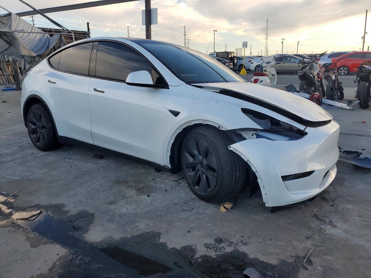 2024 Tesla Model Y - Фото 4