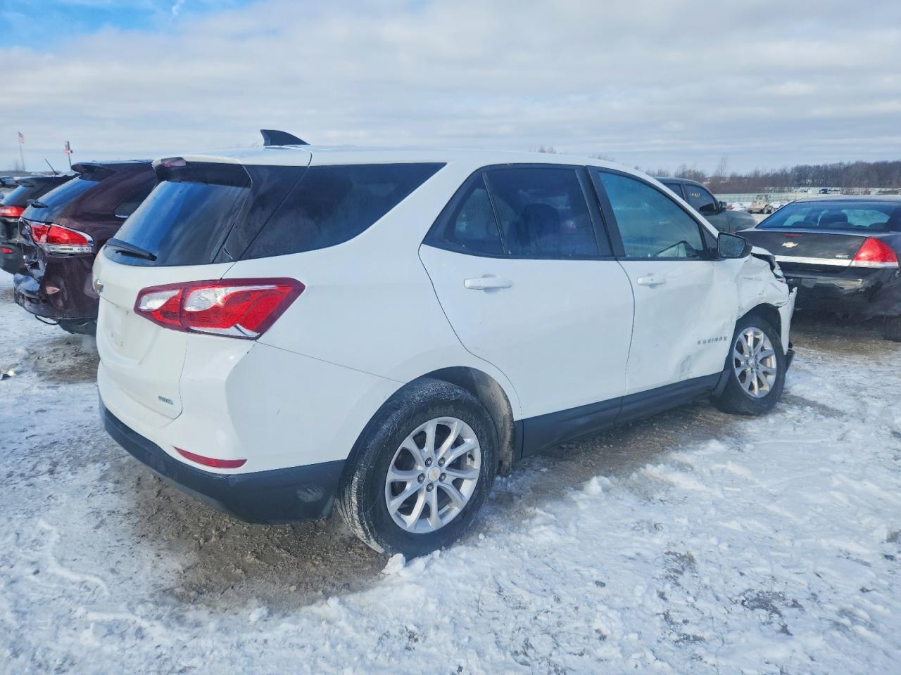2020 Chevrolet Equinox Ls - Фото 3
