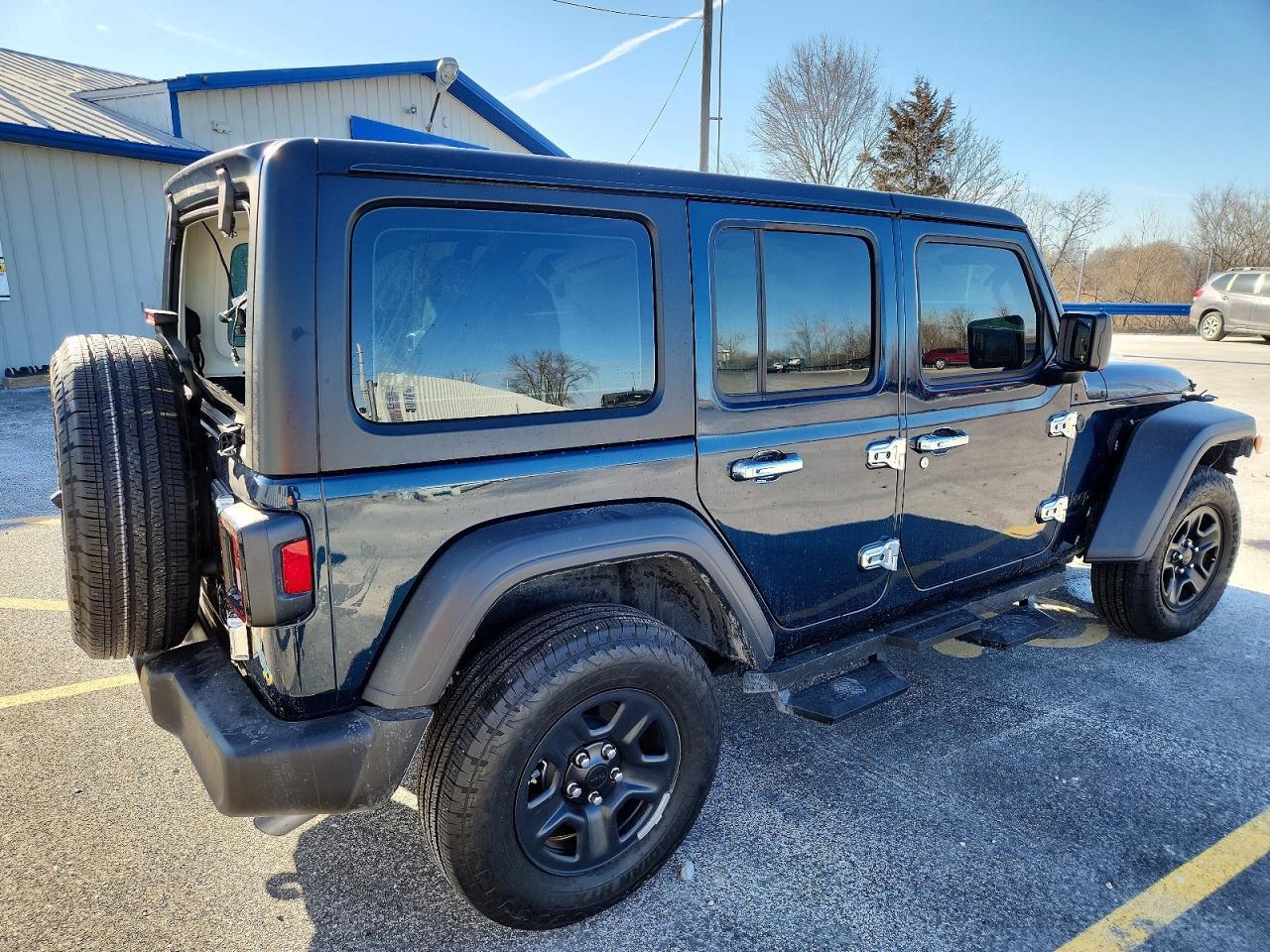 2025 Jeep Wrangler Sport - Фото 3