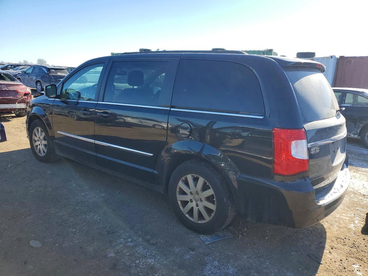 2011 Chrysler Town & Country Touring L - Фото 2