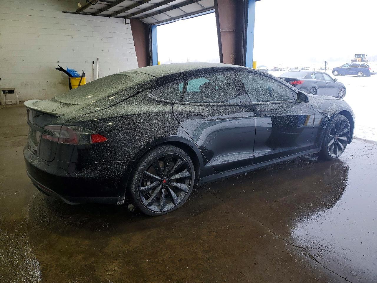 2015 Tesla Model S - Фото 3