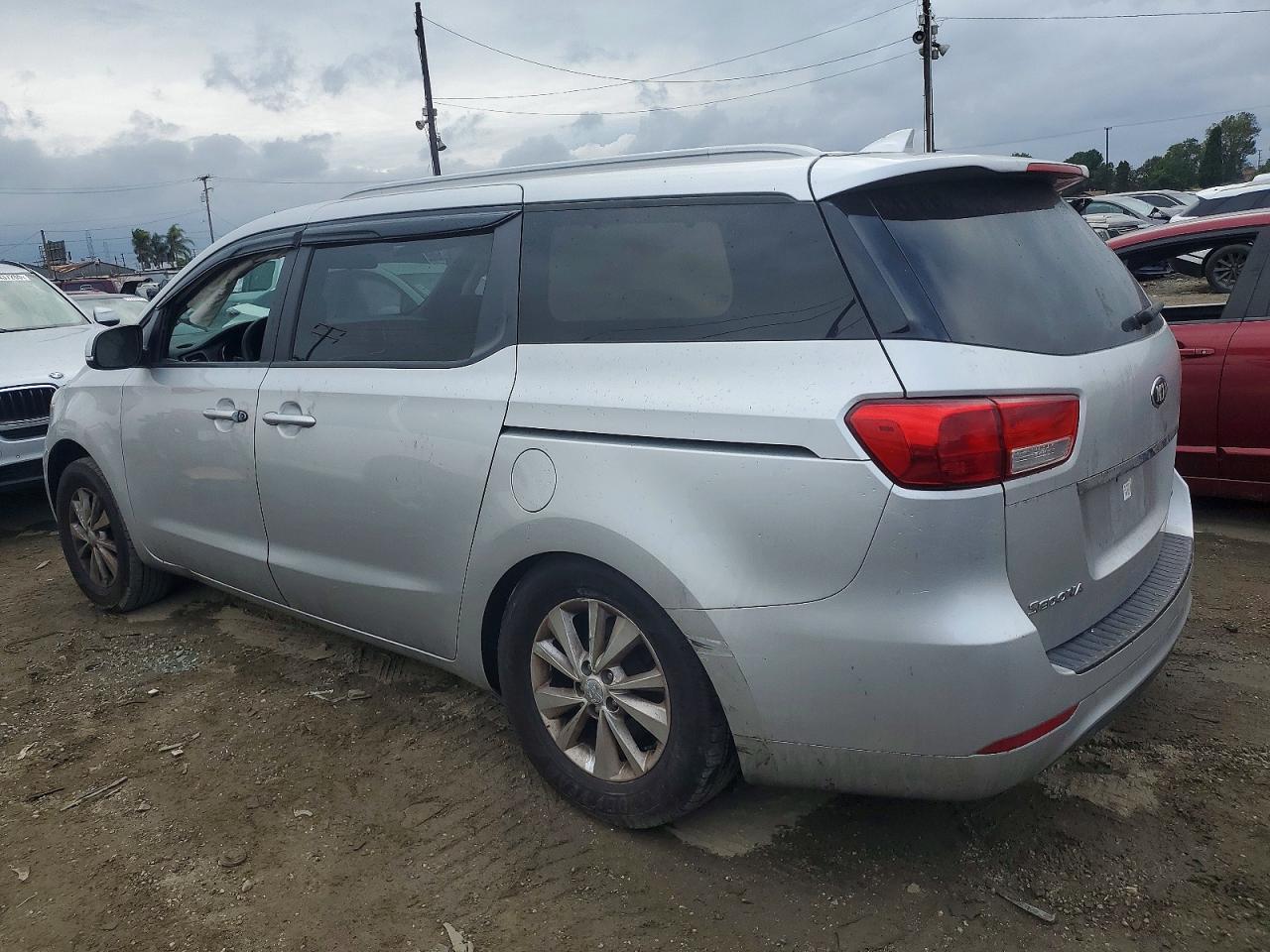 2015 Kia Sedona Lx - Image 2