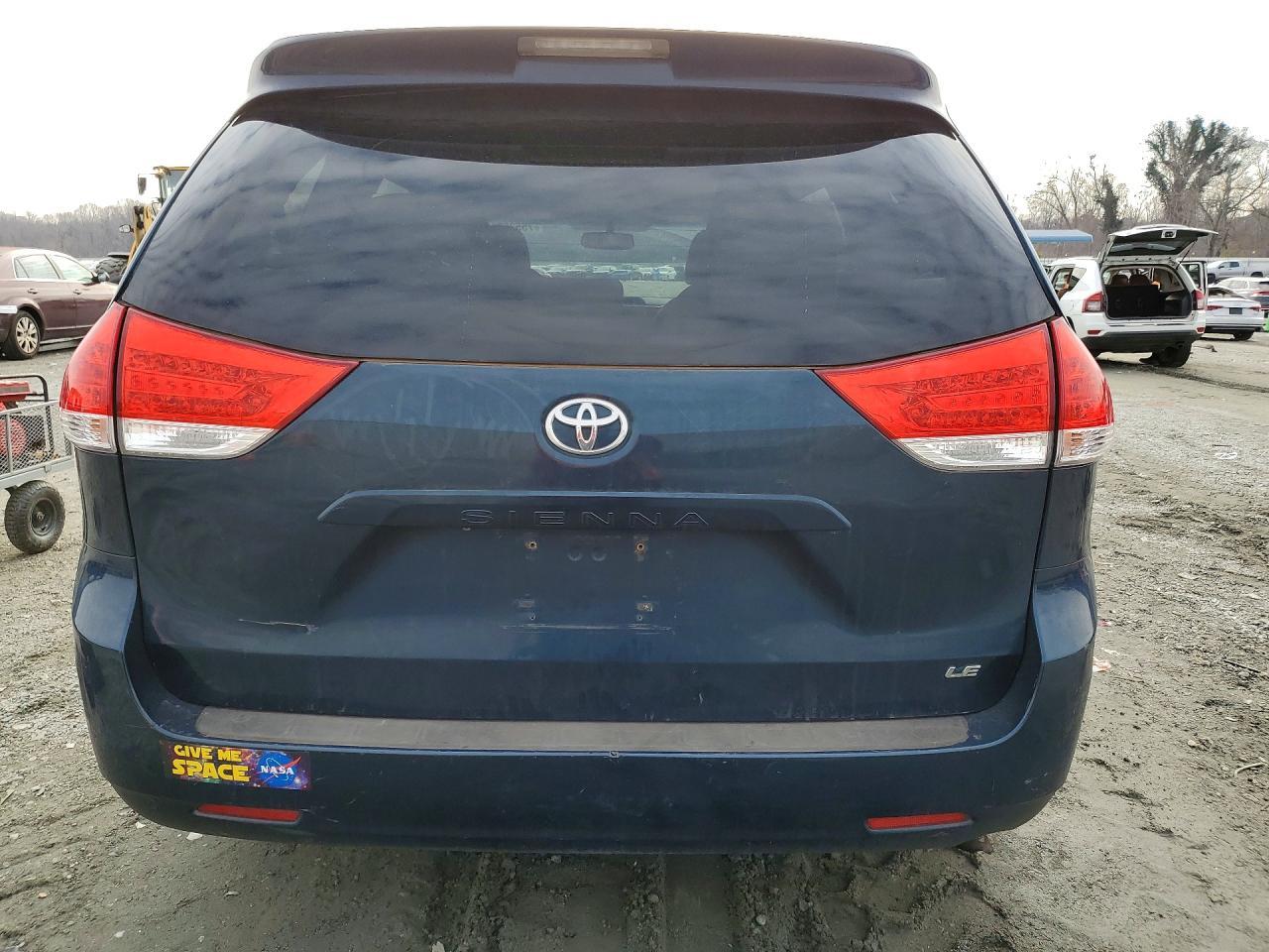 2011 Toyota Sienna Le - Фото 6