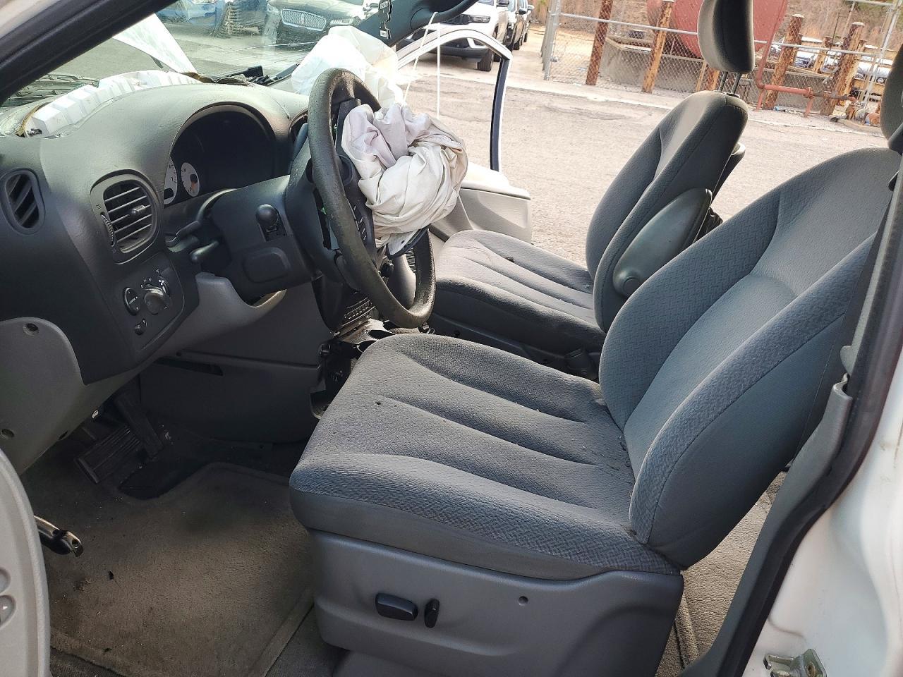 2004 Chrysler Town & Country Lx - Фото 7