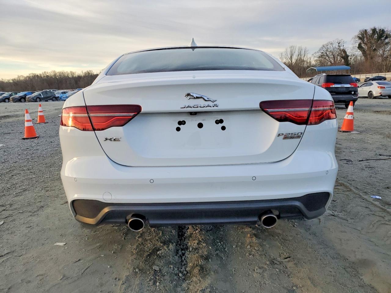 2020 Jaguar Xe S - Image 6
