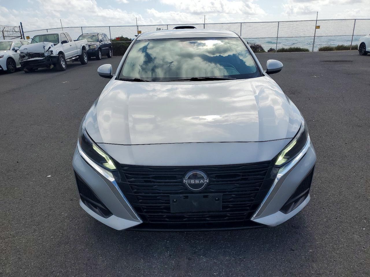 2023 Nissan Altima Sv - Image 5