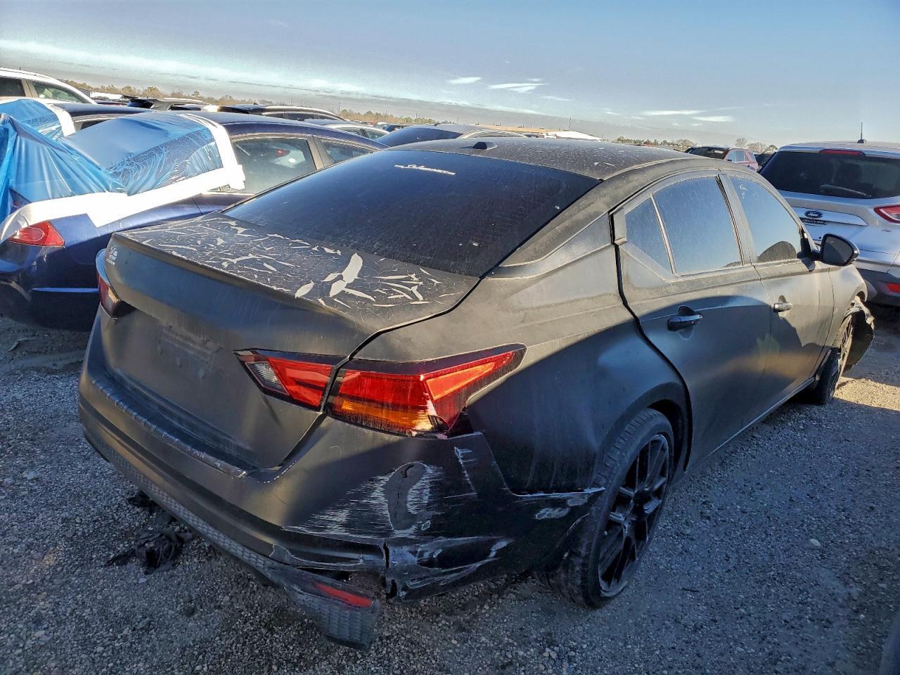 2019 Nissan Altima Sr - Image 3