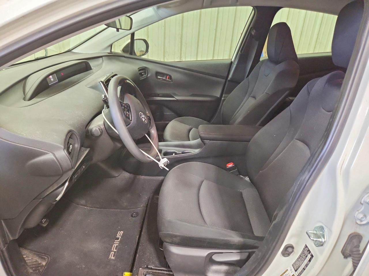 2020 Toyota Prius L Eco - Image 7
