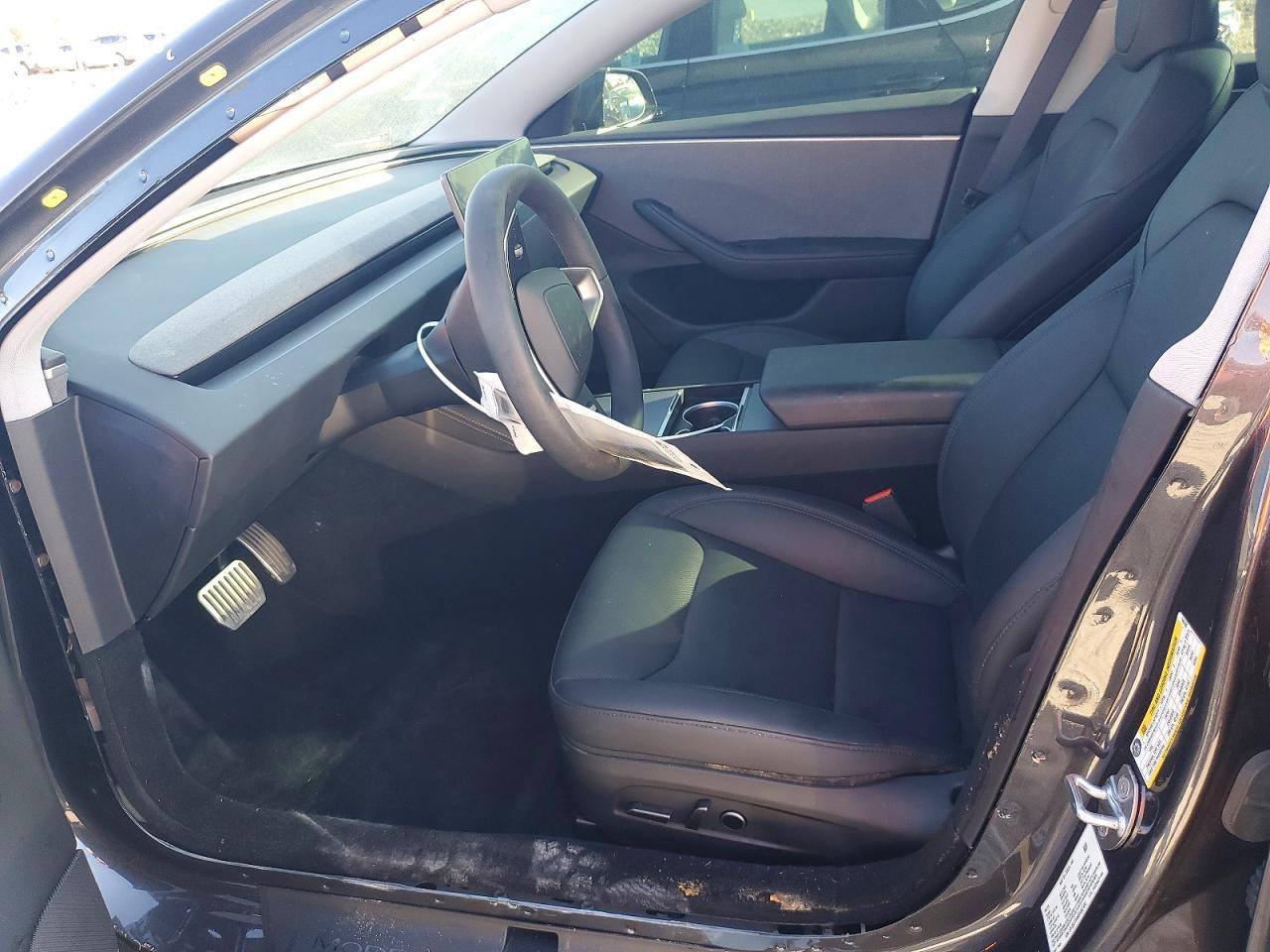 2025 Tesla Model 3 - Фото 7