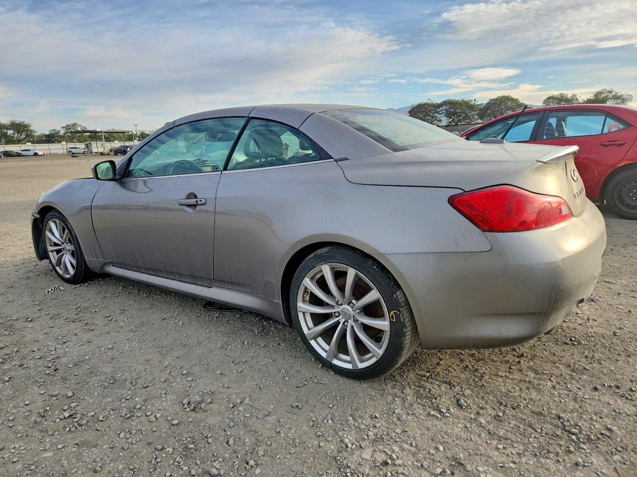 2009 Infiniti G37 Base - Image 2