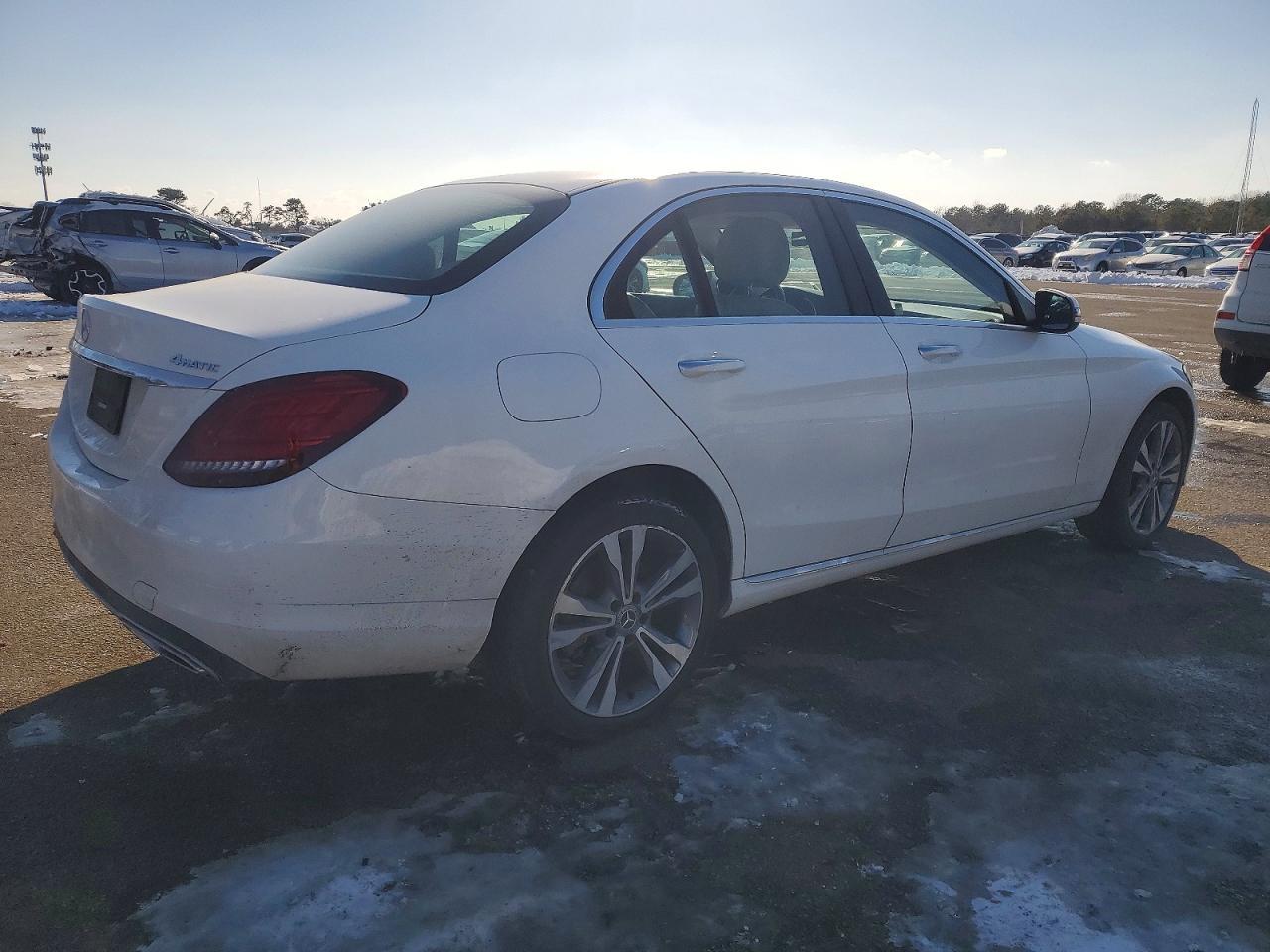 2021 Mercedes-Benz C 300 4Matic - Фото 3
