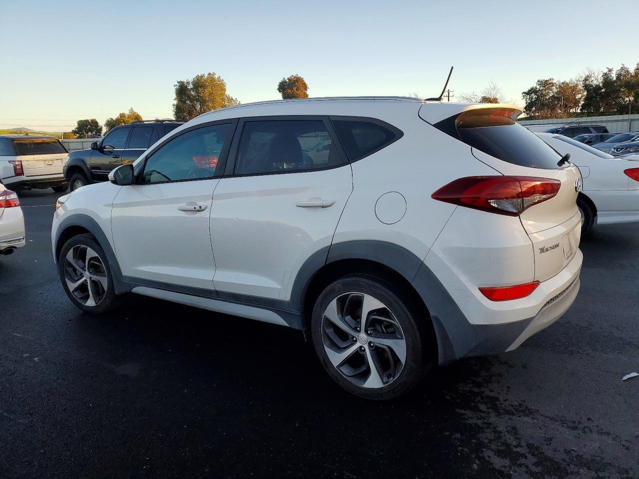 2017 Hyundai Tucson Limited - Image 2