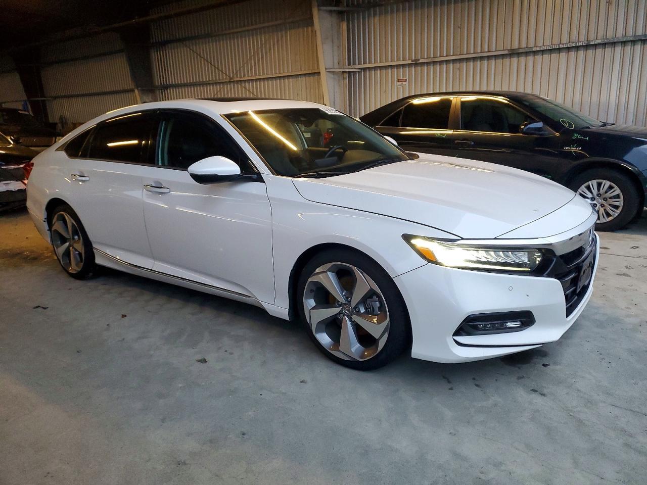 2019 Honda Accord Touring - Image 4