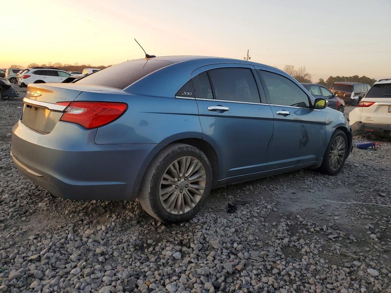 2011 Chrysler 200 Limited - Image 3