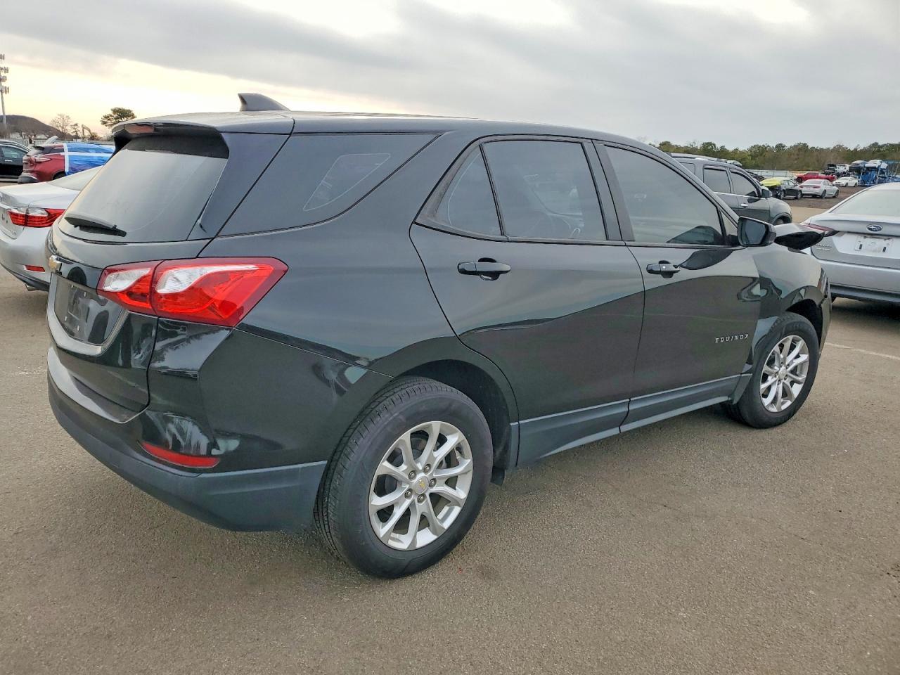 2021 Chevrolet Equinox Ls - Image 3