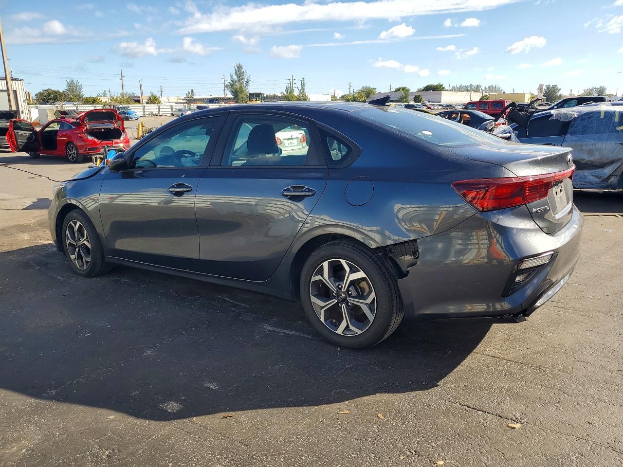 2020 Kia Forte Lxs - Image 2
