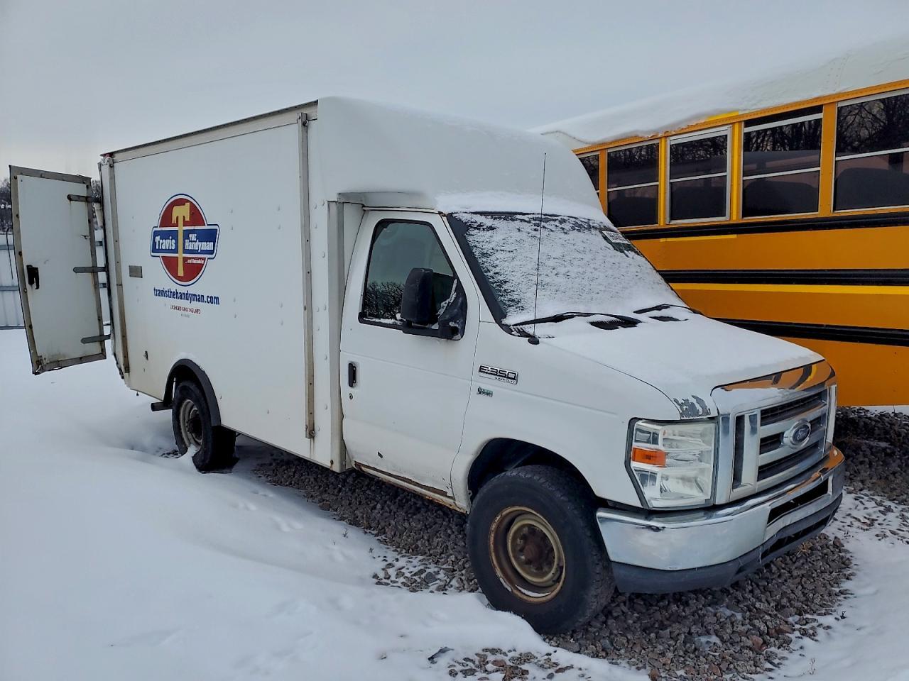 2011 Ford Econoline E350 Super Duty Cutaway Van - Фото 4
