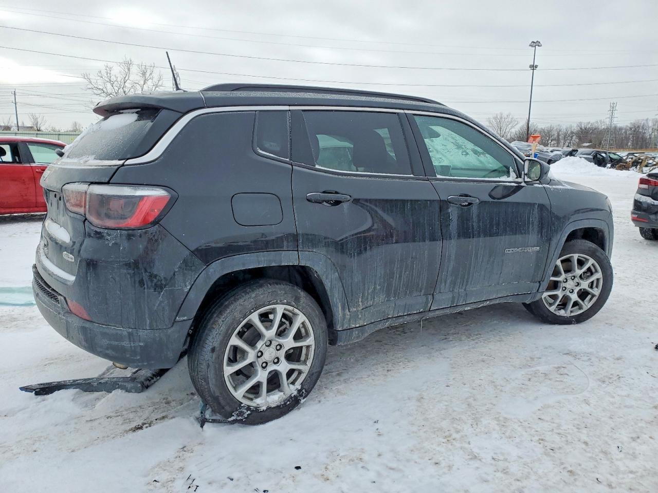 2024 Jeep Compass Latitude Lux - Image 3