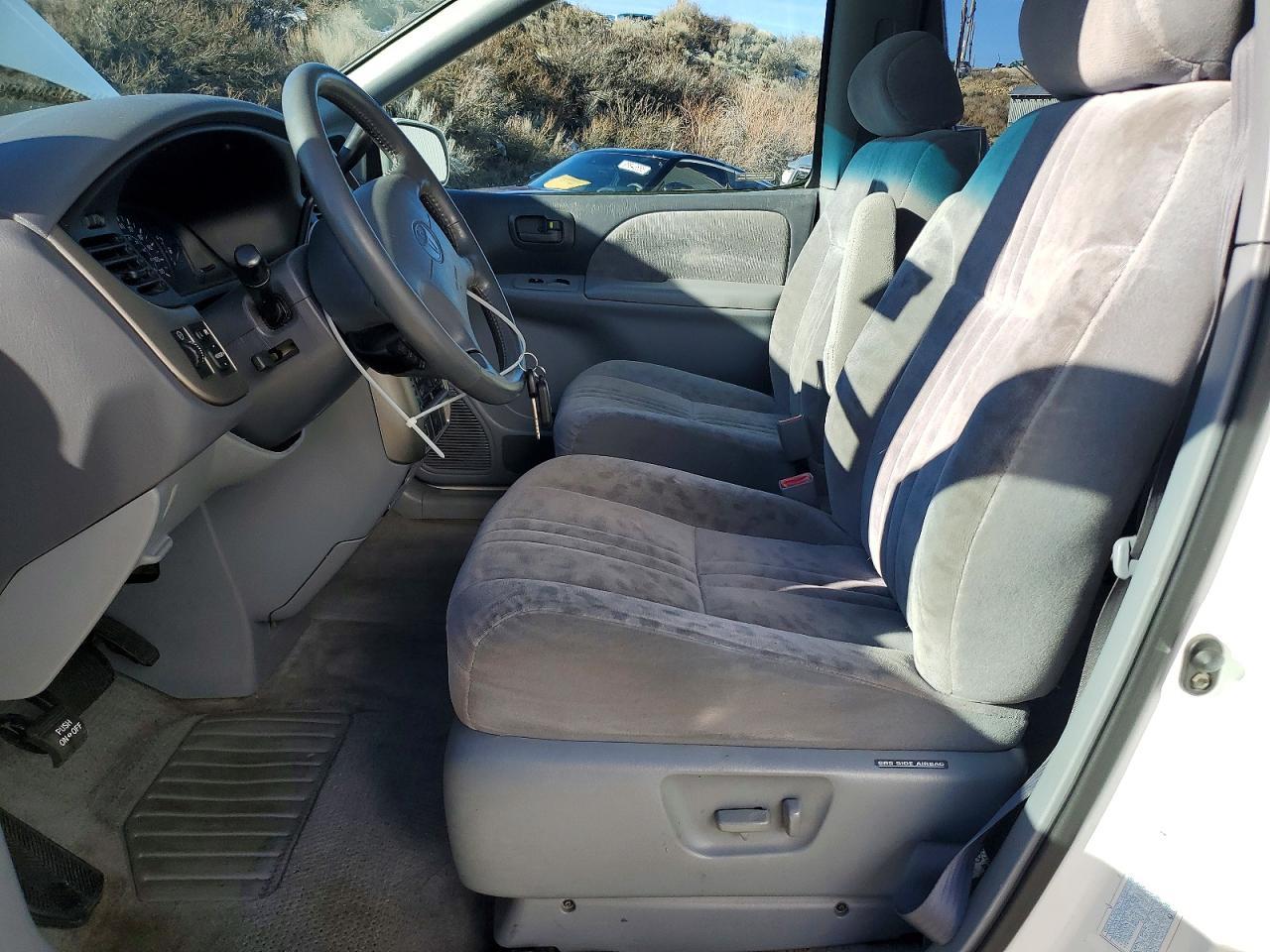 2001 Toyota Sienna Le - Image 7