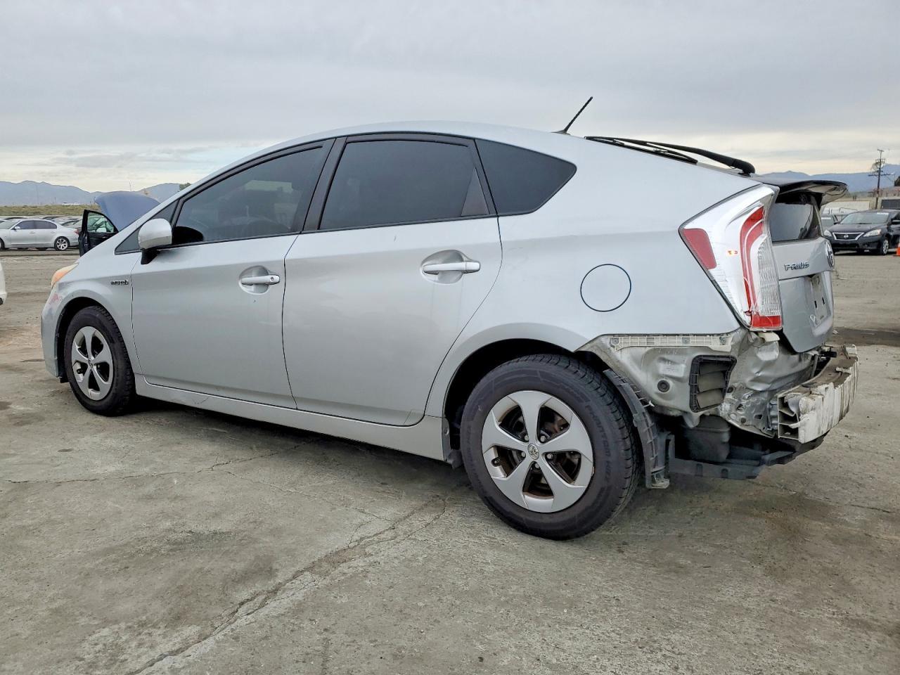 2015 Toyota Prius - Фото 2