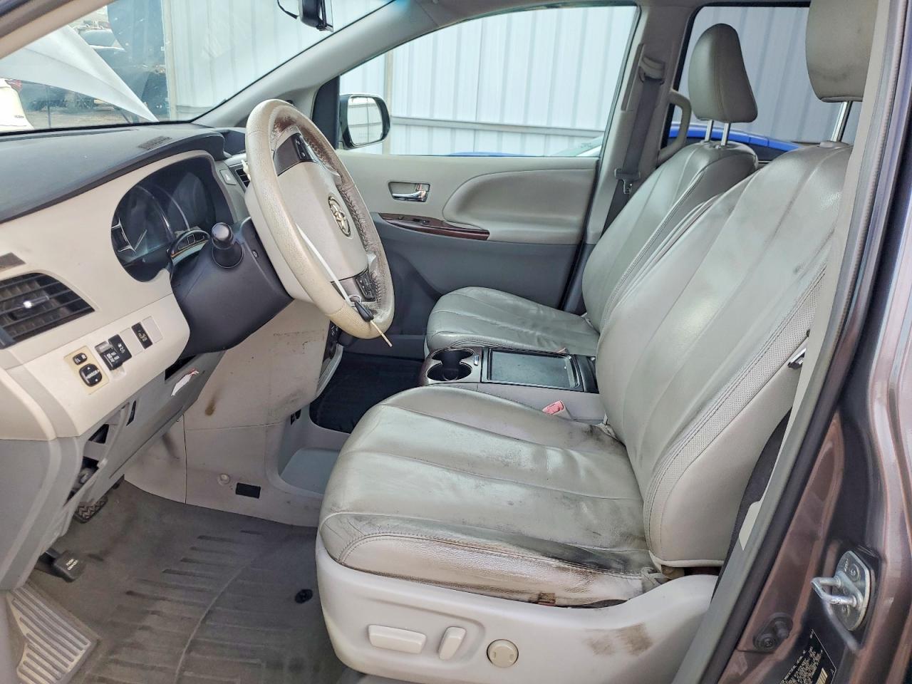 2013 Toyota Sienna - Фото 7